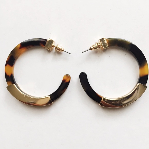 Tortoise Acrylic Resin & Gold Hoop Earrings - Picture 2 of 2